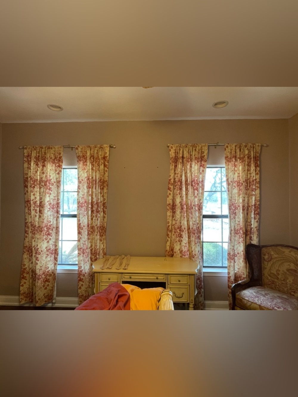 Classic Floral Window Curtains in Cream and Rose - Unbranded 4 Panels 50 x 90 - Picture 2 of 10